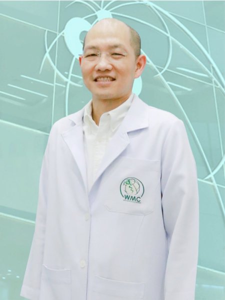 الدكتور مونتيان لوبراباي أخصائي الجراحة التجميلية والعلاج التجميلي في تايلاند