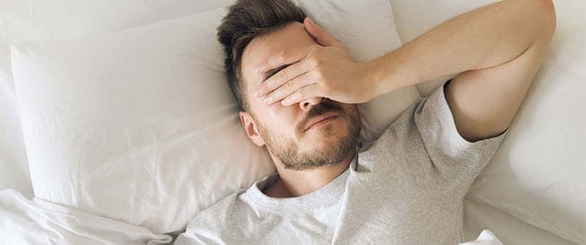 الاستيقاظ اثناء النوم أسباب طبيعية ومرضية
